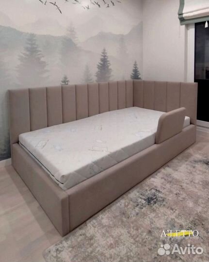 Детская кровать с мягкими бортиками