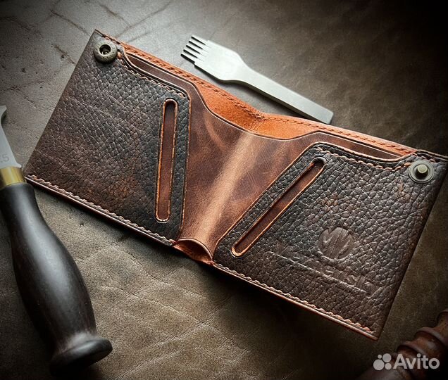 Компактный кожаный бифолд ручной работы