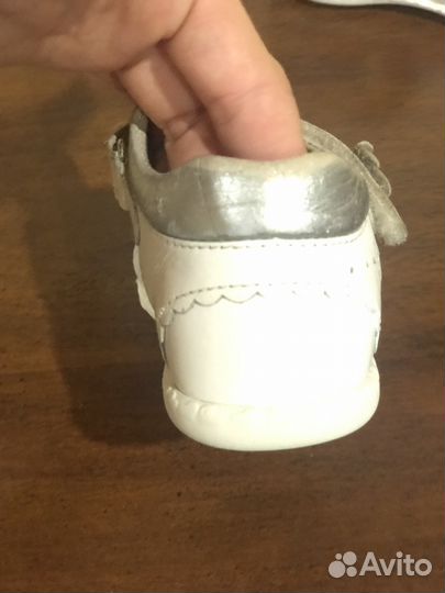 Сандали белые для девочки