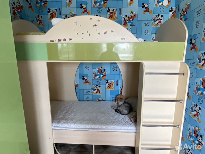Двухъярусная кровать