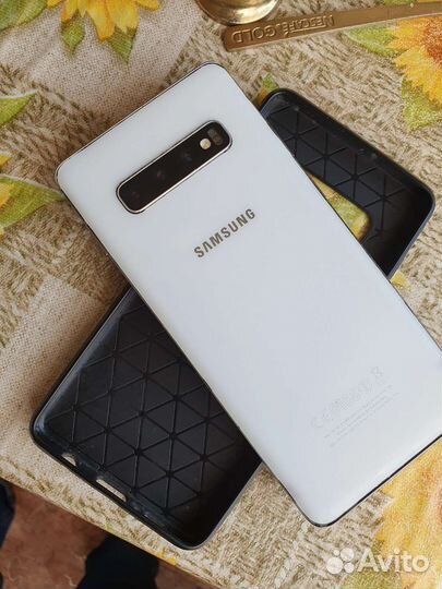 Самсунг s10+