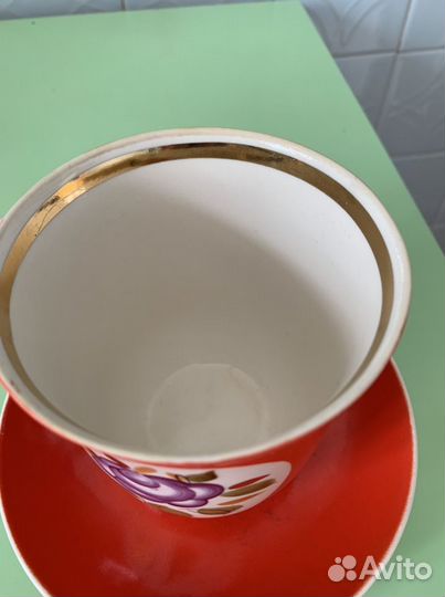 Бокал с блюдцем