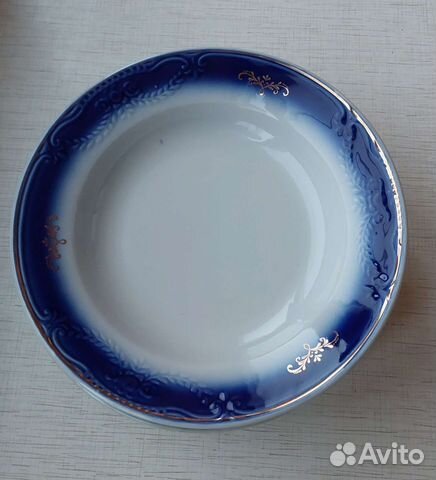 Тарелки фарфоровые, Столовый набор