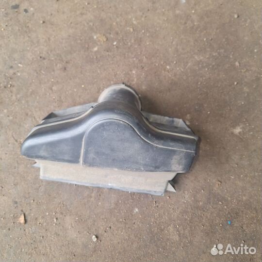 Воздухозаборник Volkswagen Golf 5