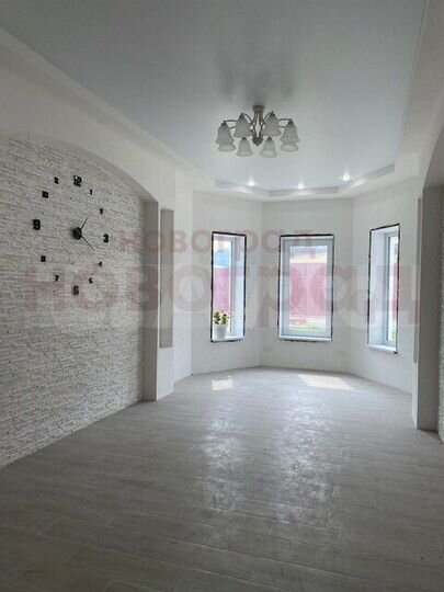 Коттедж 249 м² на участке 10 га