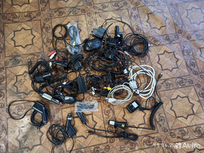 Телефон и разные провода к нему. (Комплект)