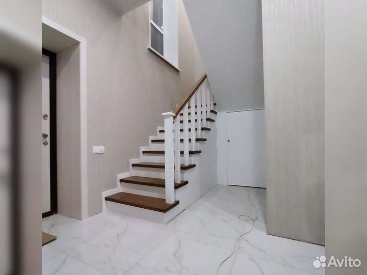 Ступени для лестниц и другие комплектующие О