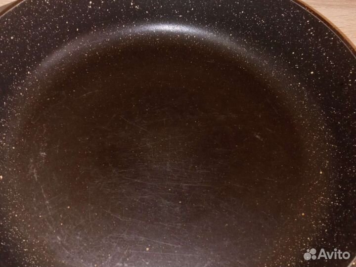 Сковороды две