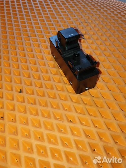 Кнопка стеклоподъемника Mazda 6