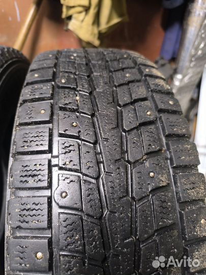 Dunlop SP Winter Ice 01 215/70 R16 100T