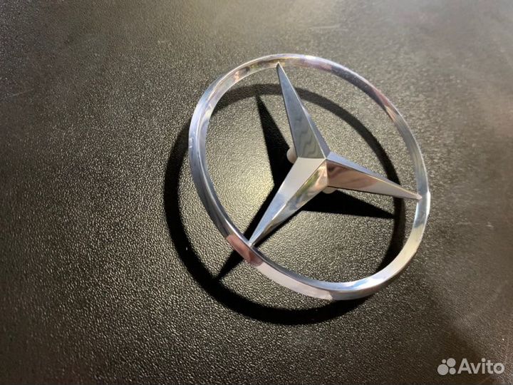 Эмблема крышки багажника задняя Mercedes-Benz