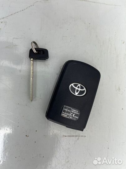 Ключ зажигания Toyota Corolla E180 1ZR 2015