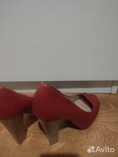 Продам туфли женские 39размер натуральная кожа