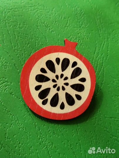 Брошь/ значок деревянный