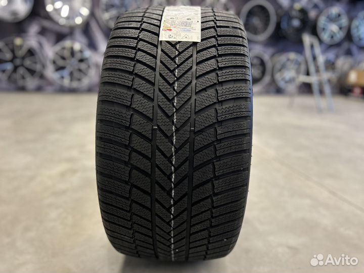 Bridgestone Blizzak LM-005 215/55 R17 98V