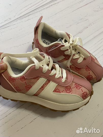 Кроссовки на девочку