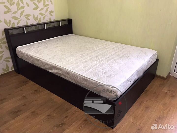Кровать