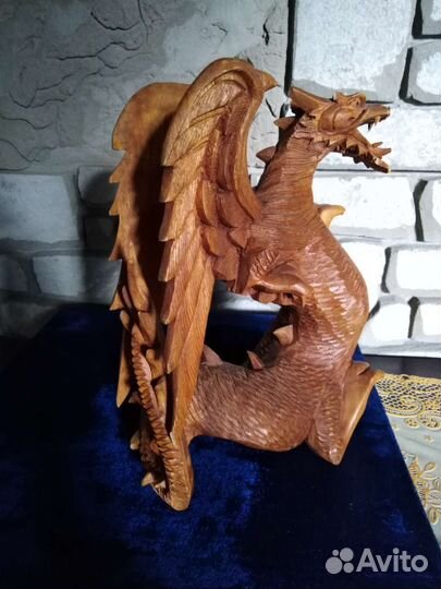 Дракон из дерева