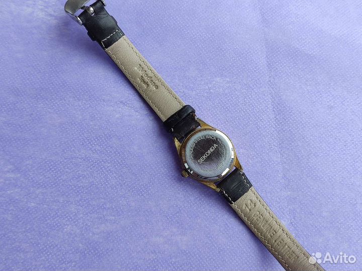 Часы наручные женские кварцевые