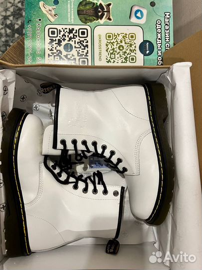 Ботинки женские зимние Dr Martens белые