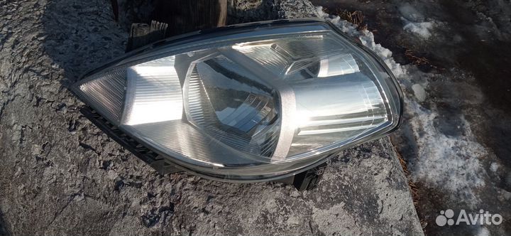 Фара nissan tiida