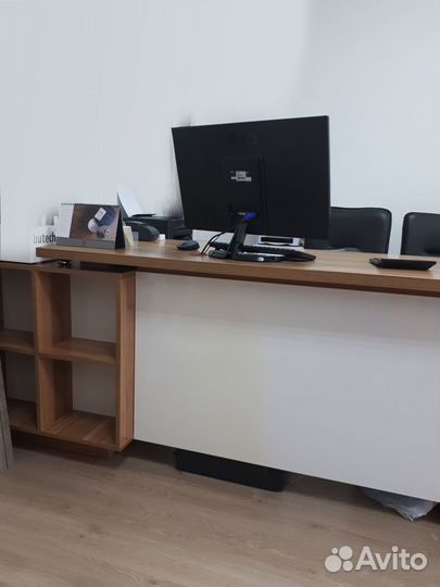 Стол руководителя. Рабочий стол в кабинет