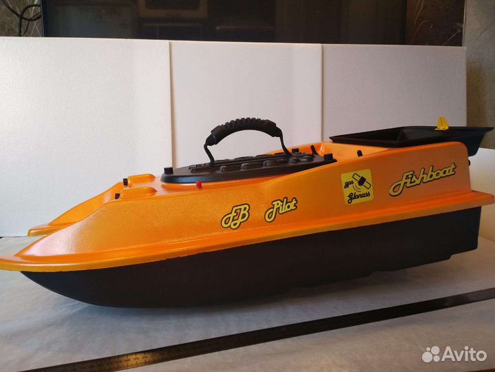 Прикормочный кораблик leon