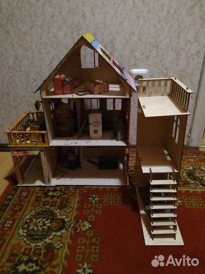 Кукольный домик с мебелью