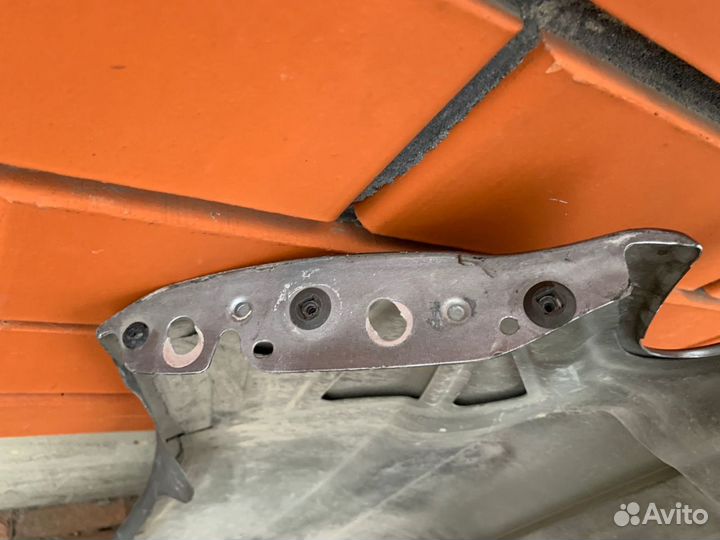 Крыло переднее правое Audi Q7 2005-2014г