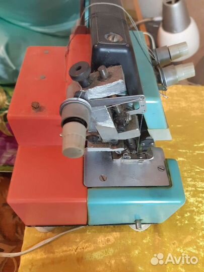 Машина краеобмёточная бытовая крош