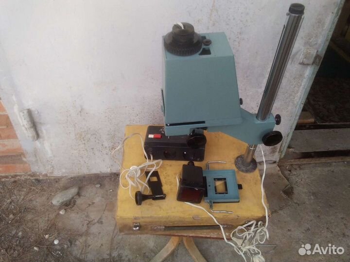 Фотоувеличитель,чемодан без внутренней обшивки