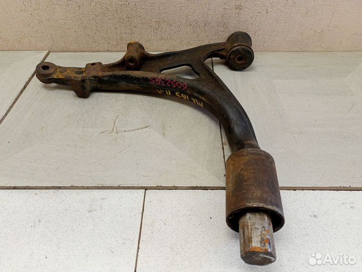 Рычаг передний левый нижний