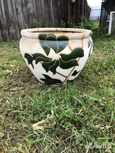 Большой цветочный горшок