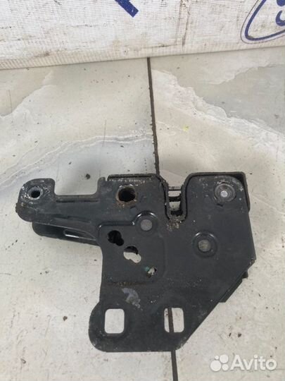 Замок капота Audi A4 B7 2006