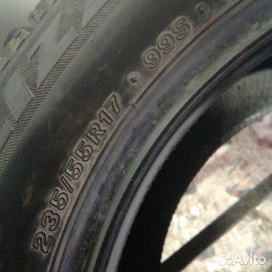 Bridgestone Blizzak VRX 235/55 R17