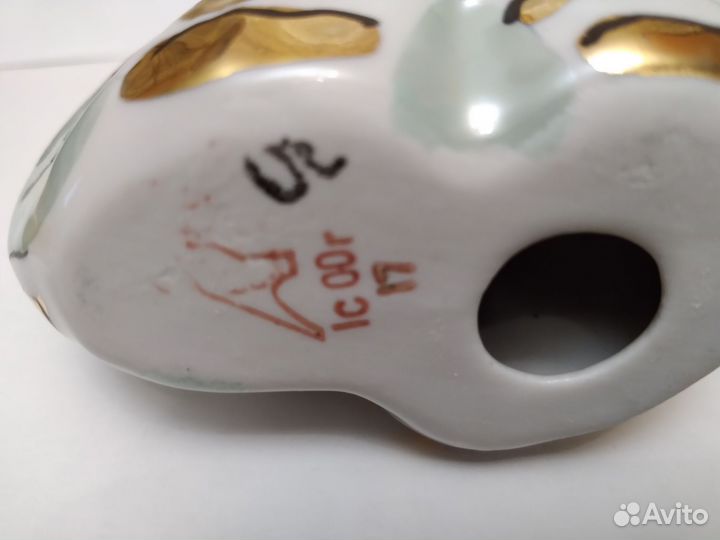 Статуэтка фарфор