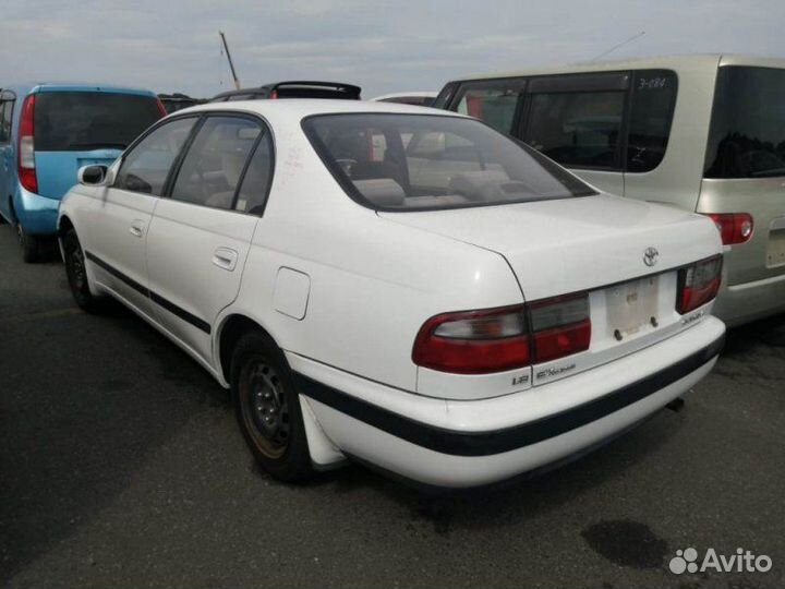 Стекло двери заднее правое Toyota Corona ST190