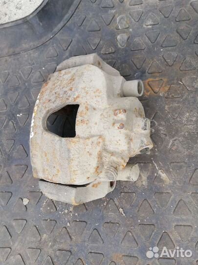 Суппорт тормозной передний левый Рено Меган 2