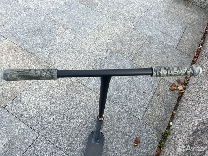 Трюковой самокат reaction