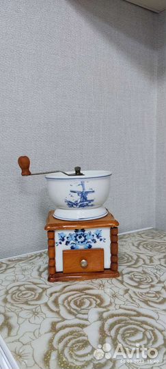 Кофемолка жерновая ручная