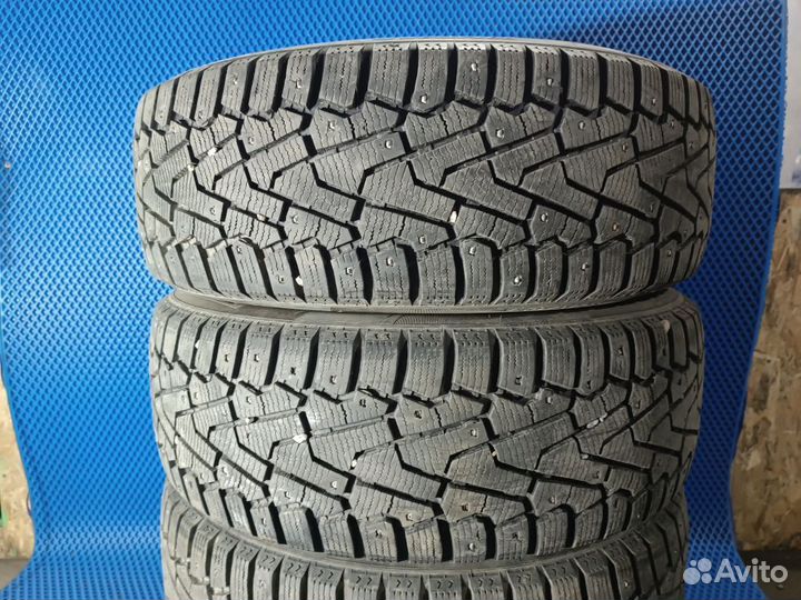 Pirelli Ice Zero 215/65 R16