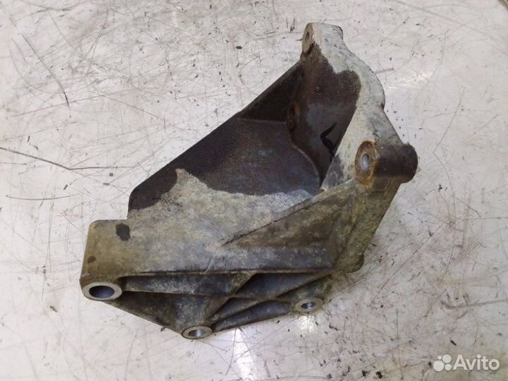 Кронштейн двигателя Ford Fiesta fxjb 2004