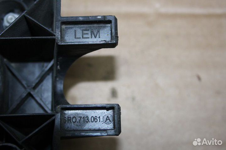 Кронштейн Volkswagen polo (SED) 2011