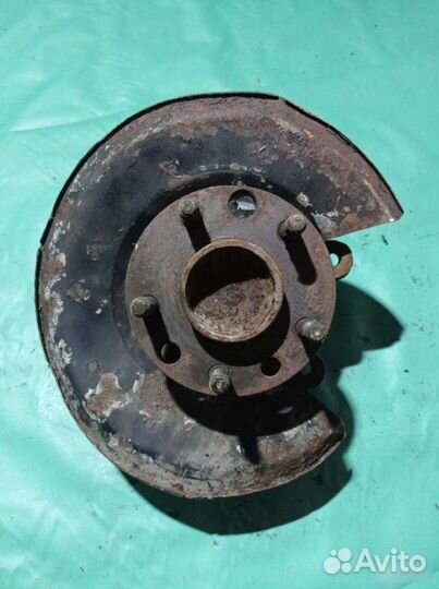 Кулак задний левый Ford Mondeo 3