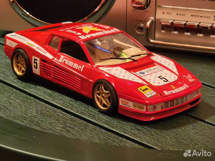 Ferrari Testarossa 1:18 Burago