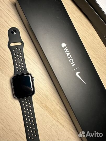 Apple watch se 44 nike