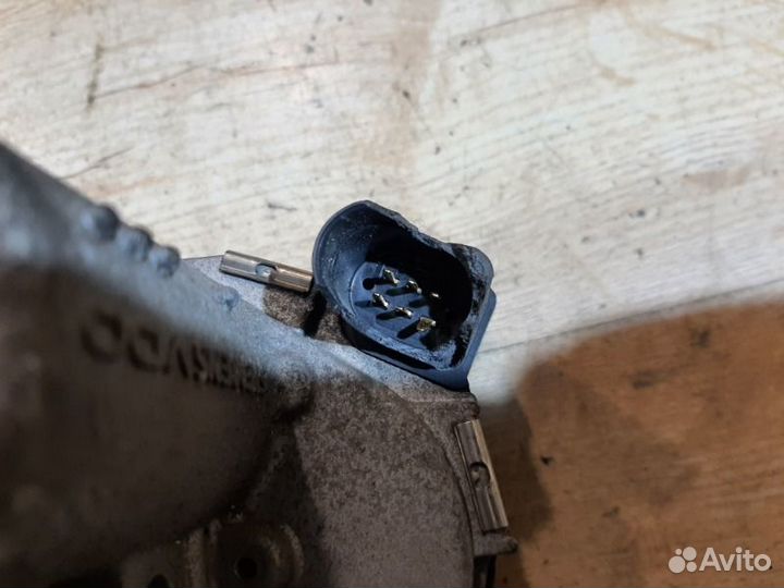 Заслонка дроссельная Volkswagen Passat B6 2.0