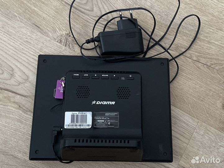 Цифровая фоторамка цветная Digma в идеальном состо