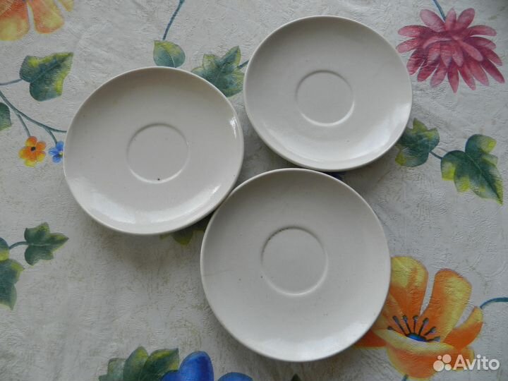 Посуда разная.графины.масленки.сковорода.чайник за