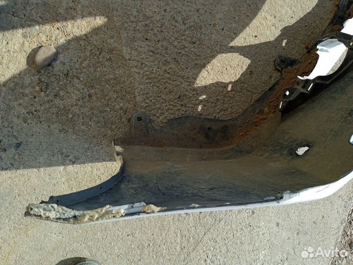 Бампер Toyota Camry